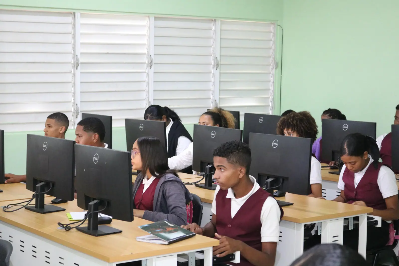MINERD entrega talleres-laboratorios en San Juan de la Maguana