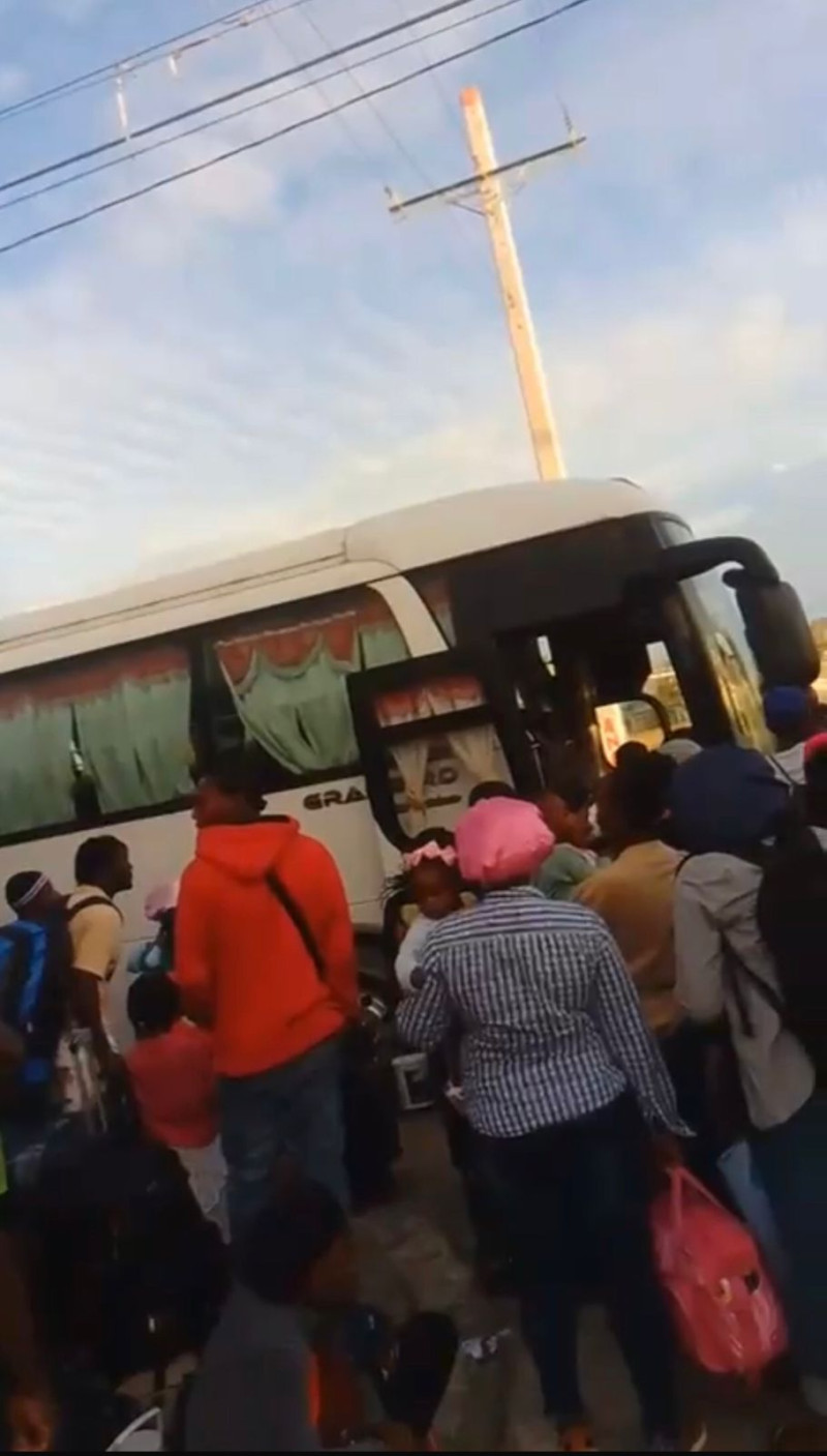 Haitianos abandonan Friusa para regresar a su país