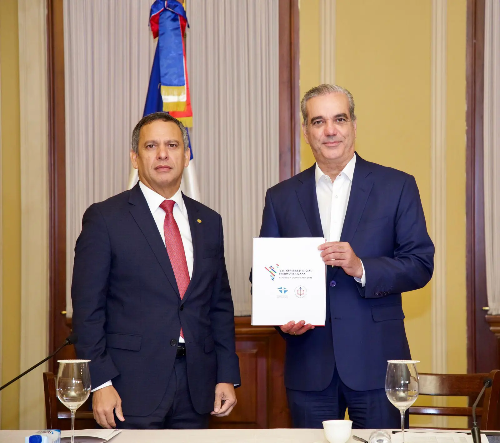 Abinader recibe Declaración SD firmada por 23 presidentes Supremas Cortes reunidos en RD