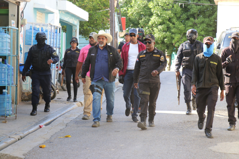 Santiago Riverón le responde a Faride y se lanza a las calles en busca de haitianos