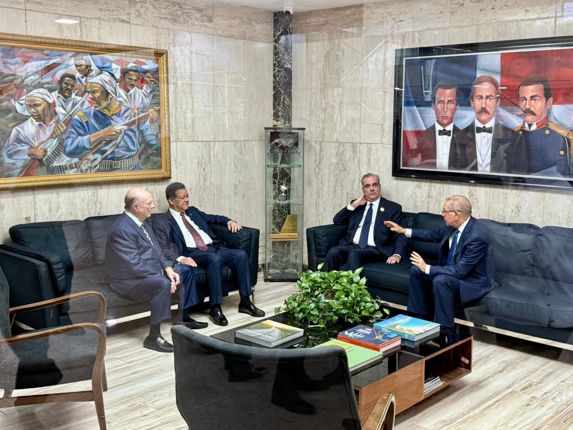 Inicia la reunión del presidente Abinader con los exmandatarios Fernández, Medina y Mejía