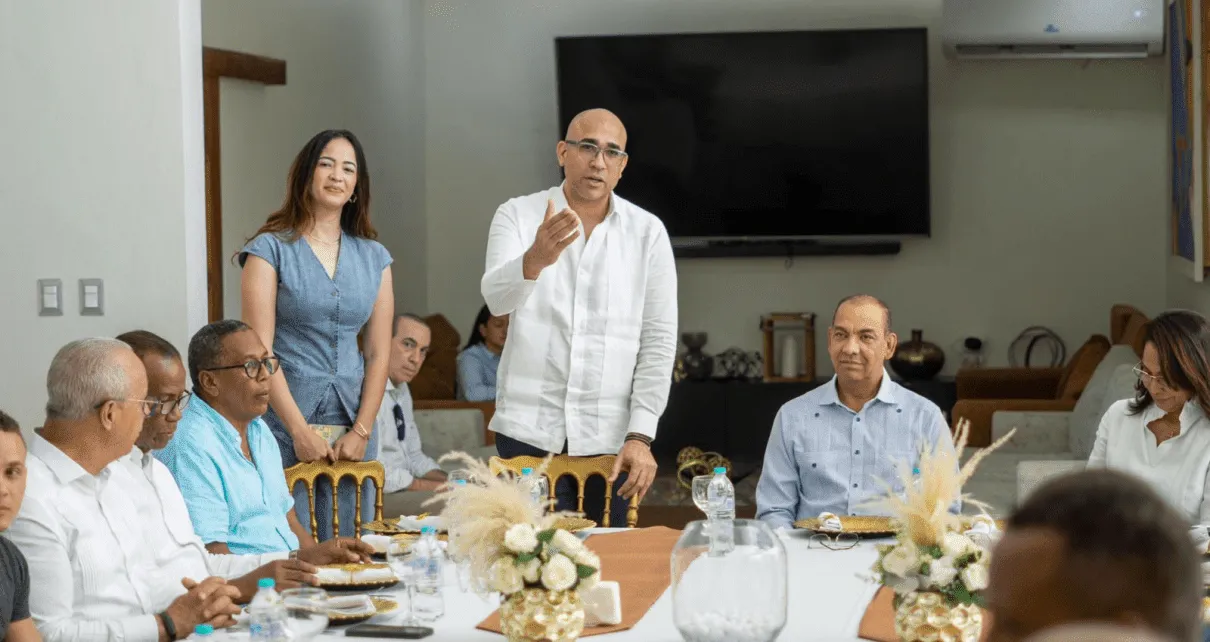 Deligne Ascensión Almuerza con el Empresario Natanael Gutiérrez en Barahona