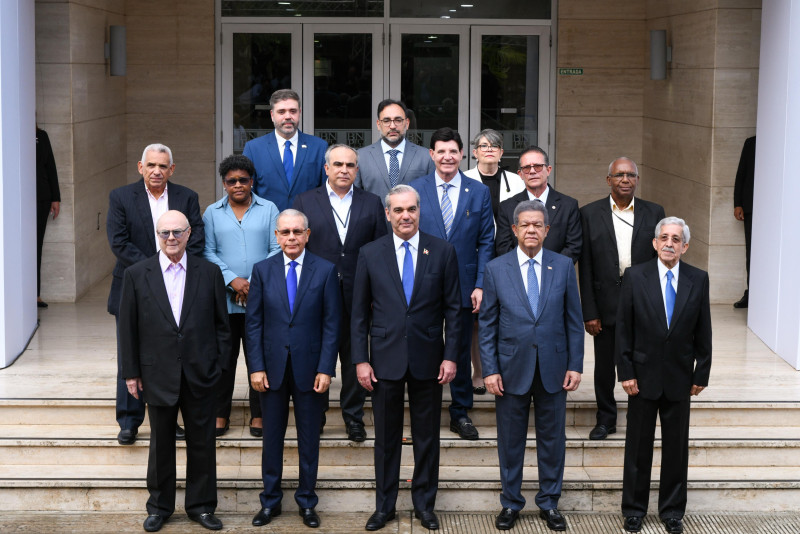 Abinader durante reunión del CES: “Nos encontramos en un punto decisivo de nuestra historia”