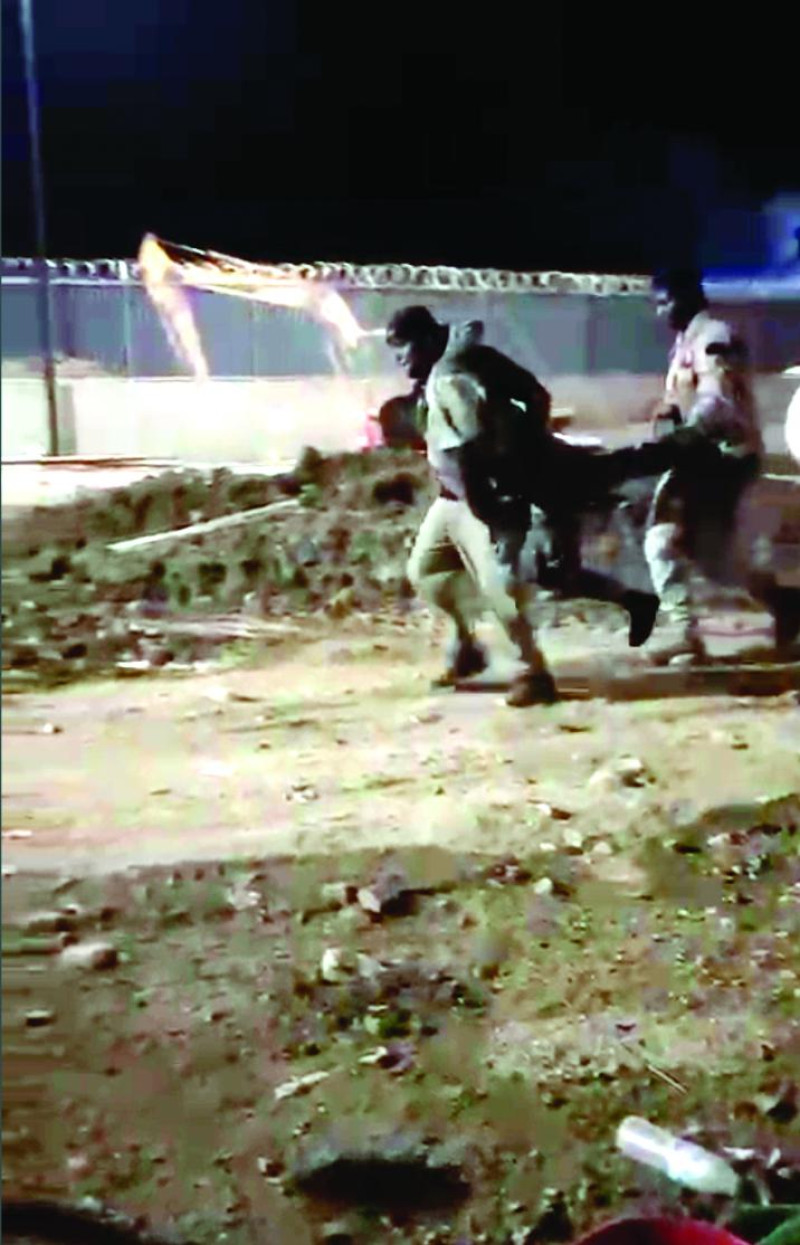 Haitianos apedrean a militares en la frontera