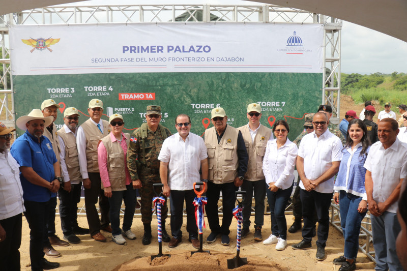 Gobierno da primer palazo para construcción de 13 kilómetros del muro fronterizo en Dajabón