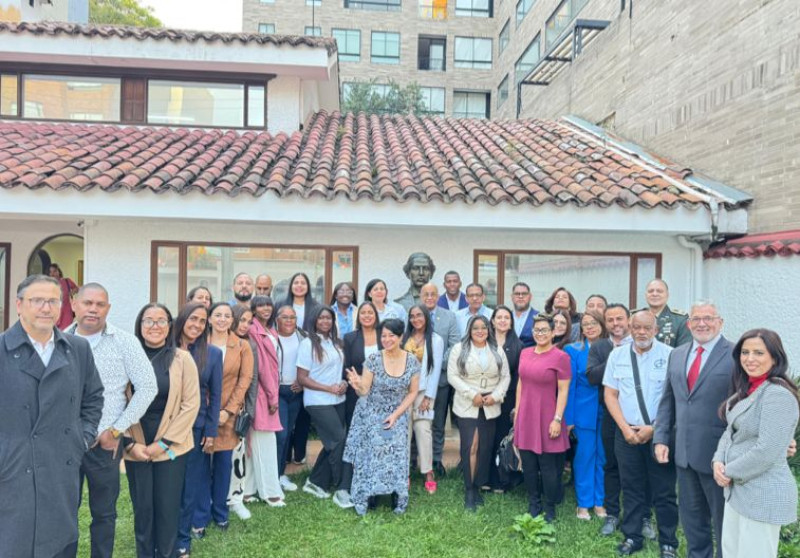 Más de 45 periodistas y comunicadores participan en seminario de inteligencia artificial en Colombia