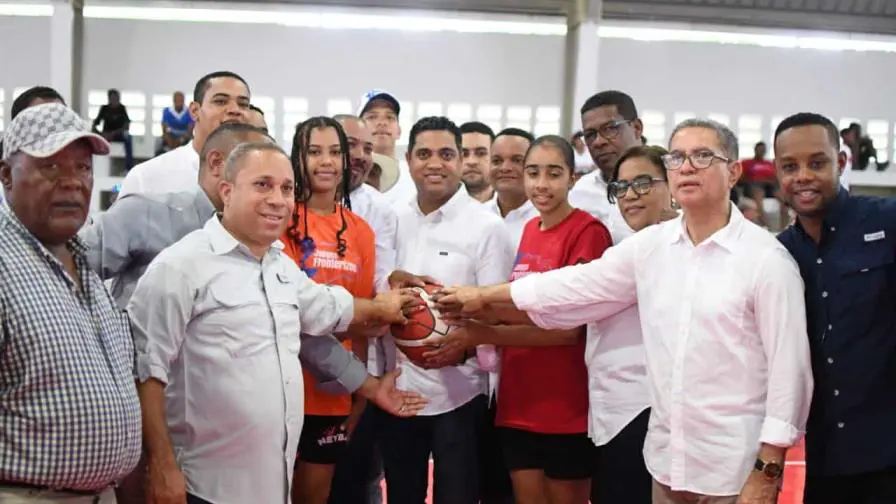 Ministro Kelvin Cruz encabeza inicio de los Juegos Fronterizos 2025 en Montecristi