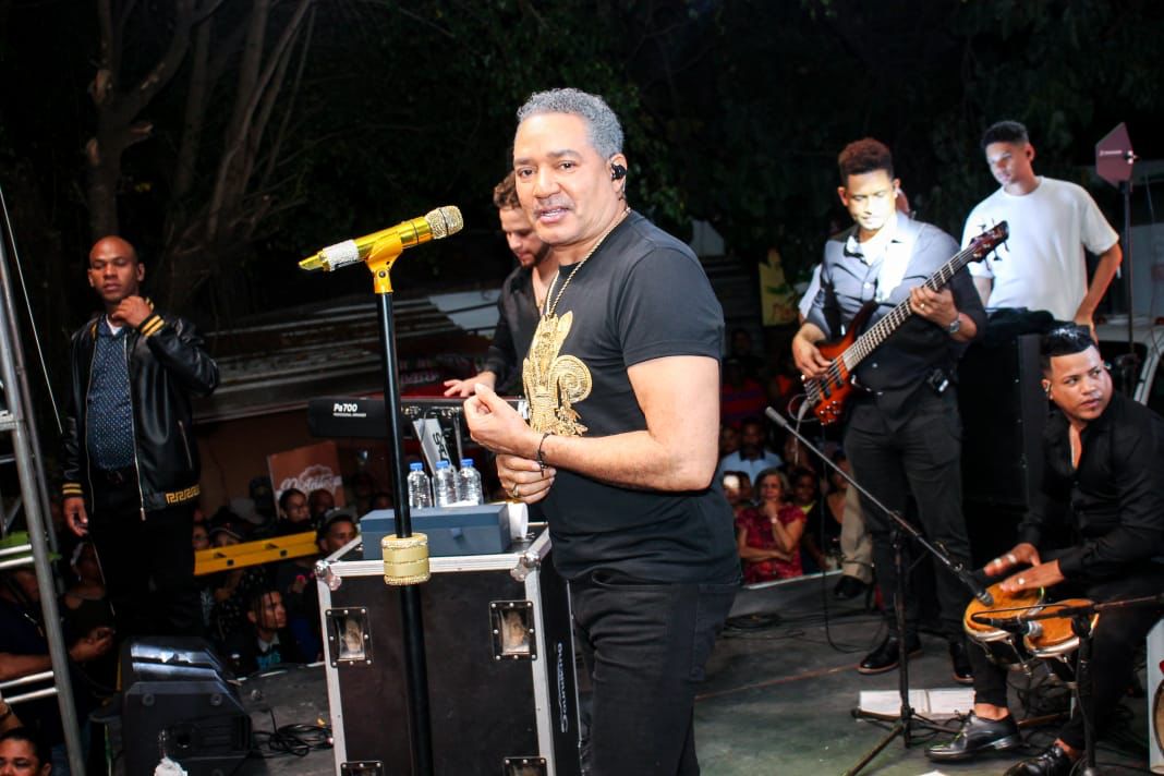 Músico de Frank Reyes sufre preinfarto durante gira por Europa
