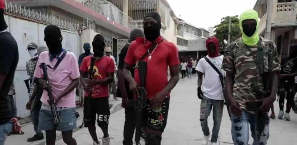 Haitianos deportados por financiar grupos criminales serán detenidos al llegar al país