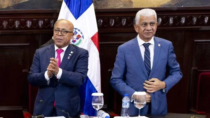 Ricardo de los Santos y Alfredo Pacheco se quedan en el Congreso Nacional: Seguirán presidiendo ambas cámaras