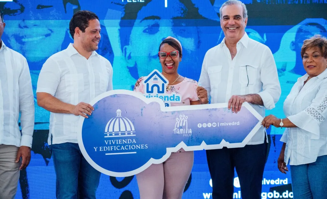 Gobierno entrega 72 nuevos apartamentos en Boca Chica