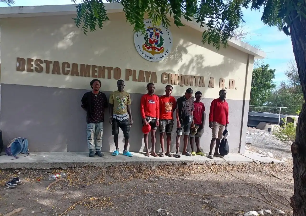 Armada aumenta operativos de seguridad marítima y control migratorio en Azua y SPM