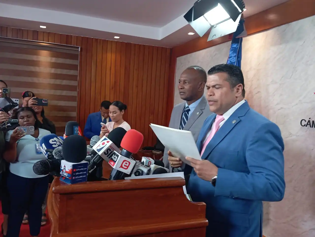 Tobías Crespo somete proyecto para declarar el Jardín Botánico área protegida