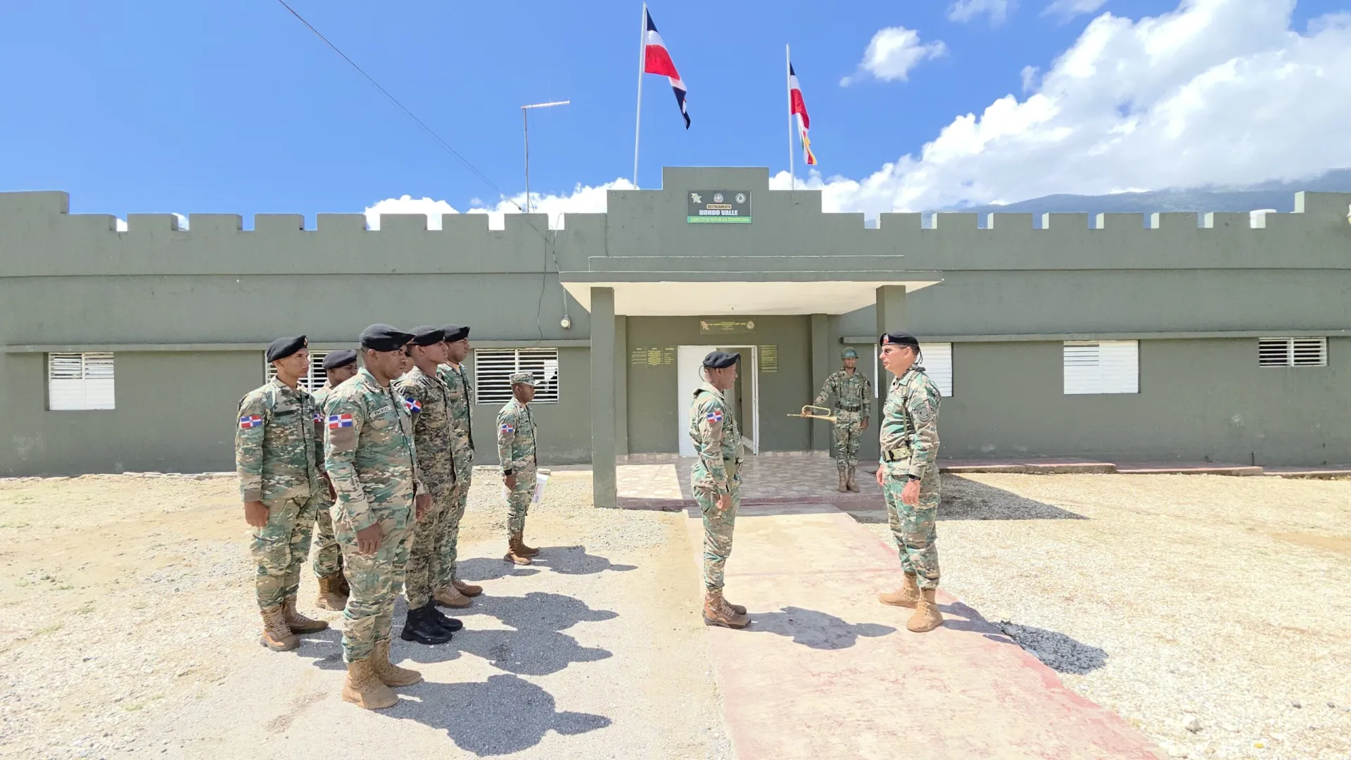 Comandante del Ejército recorre puestos fronterizos en Elías Piña e Independencia