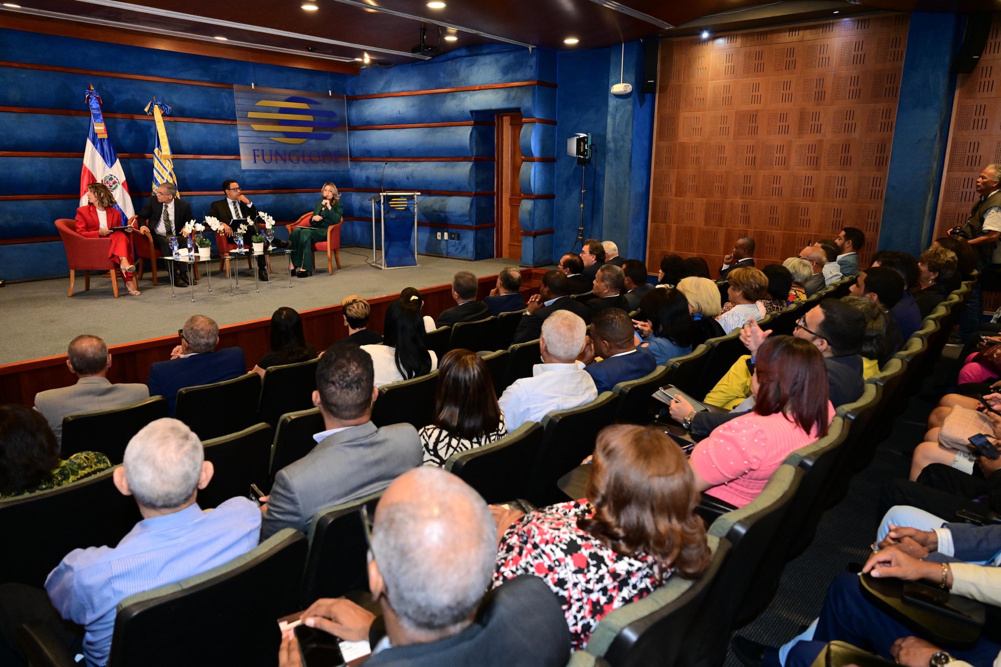 Leonel Fernández organiza en Funglode panel sobre proyecto de ley de libertad de expresión y medios audiovisuales