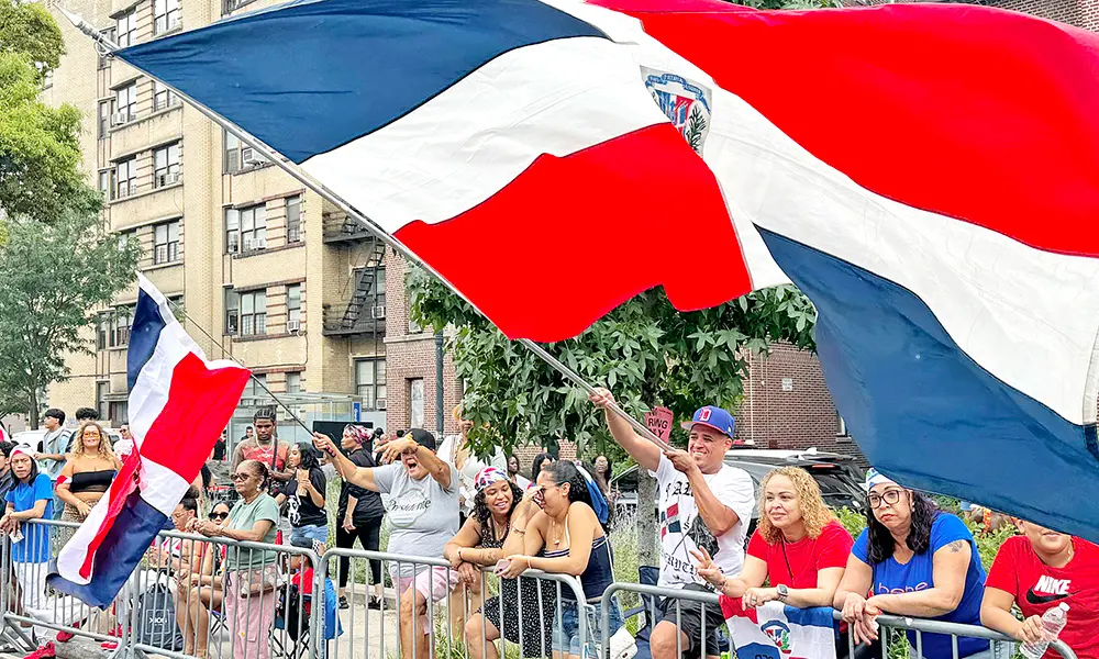 Miles desfilan en la Gran Parada Dominicana del Bronx
