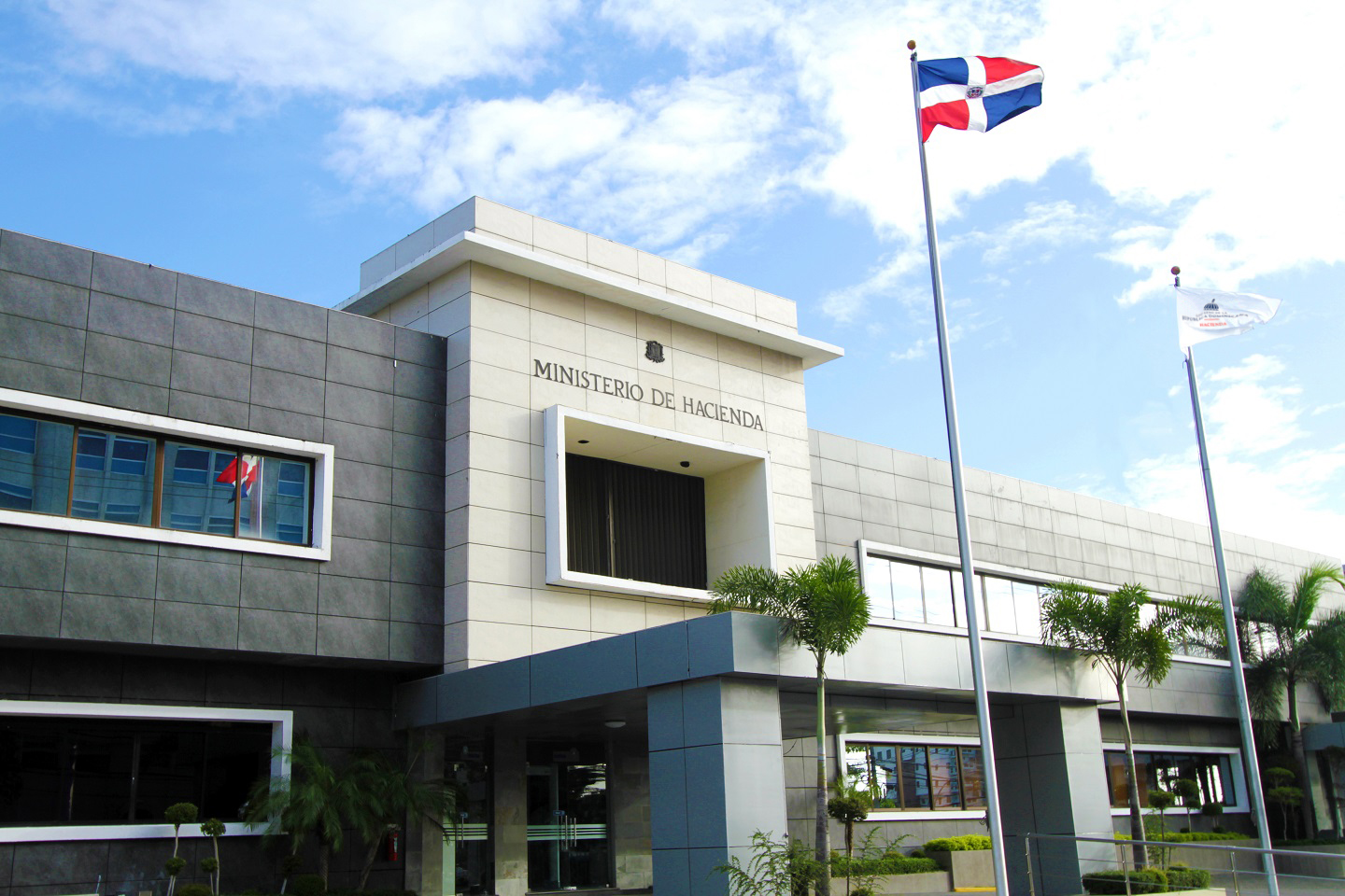 Abinader emite decreto con los seis viceministros de Hacienda y Economía