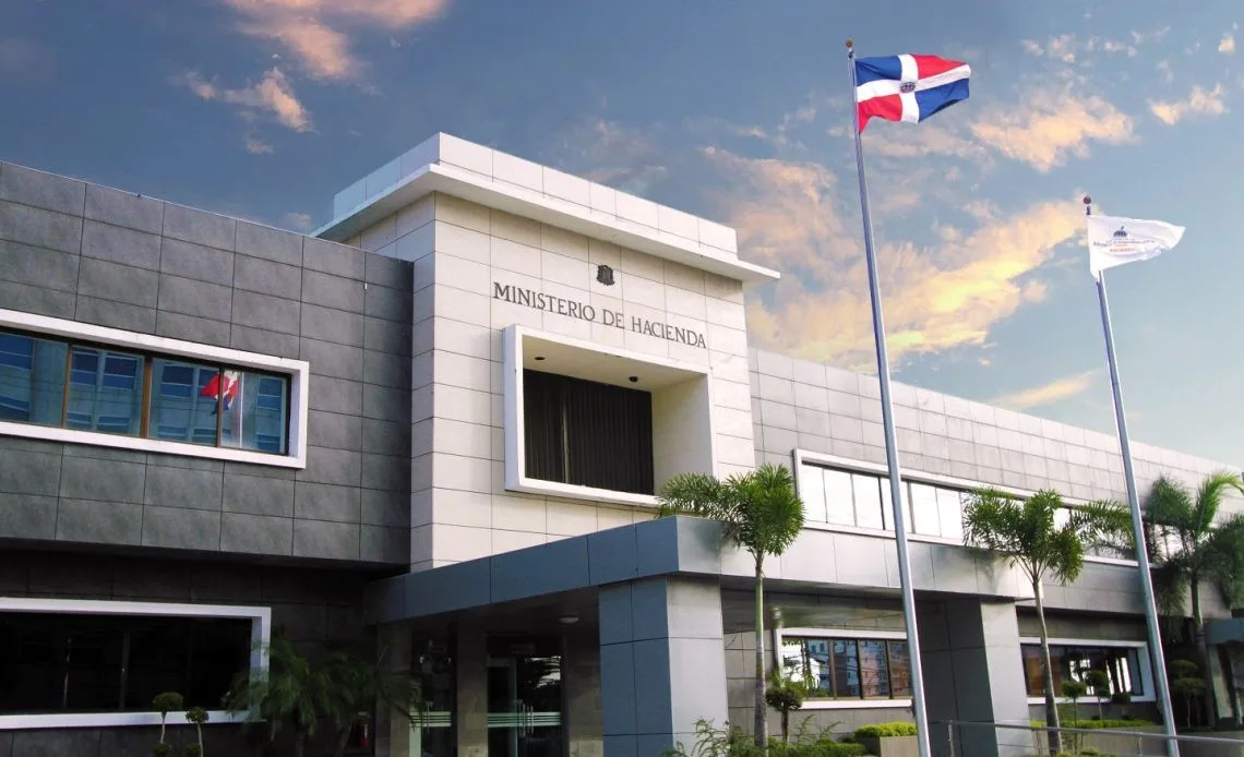 Presidente promulga ley que fusiona el Ministerio de Hacienda con el de Economía, Planificación y Desarrollo