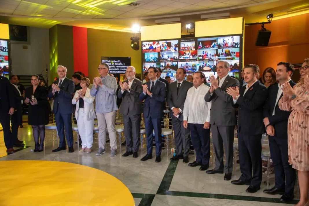 Abinader preside lanzamiento del programa»República de ideas”