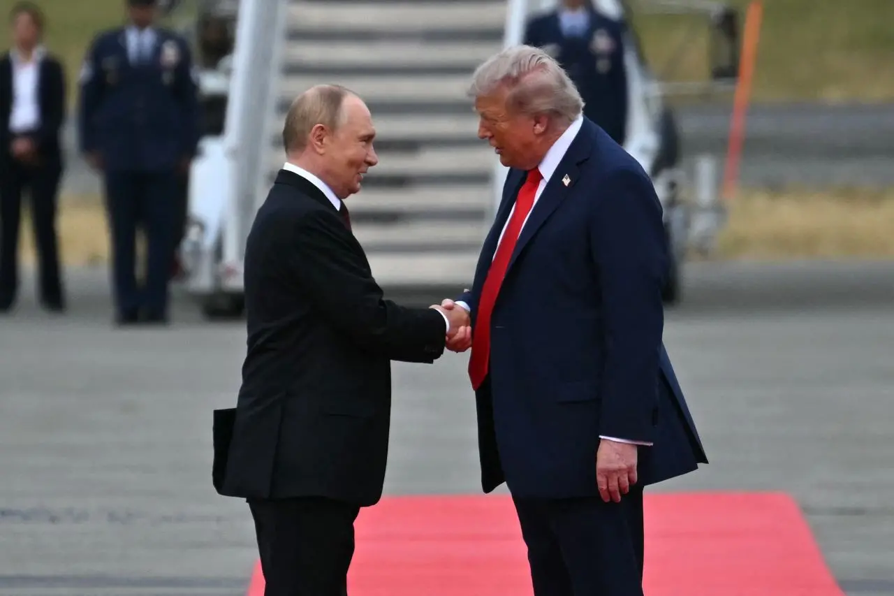 Trump y Putin se saludan en Anchorage, Alaska