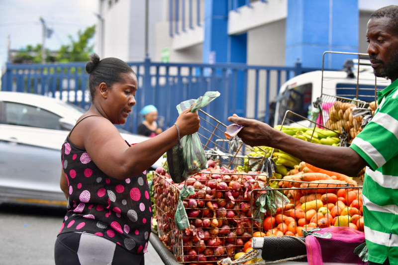 Altos precios alejan a clientes de los mercados en la capital dominicana