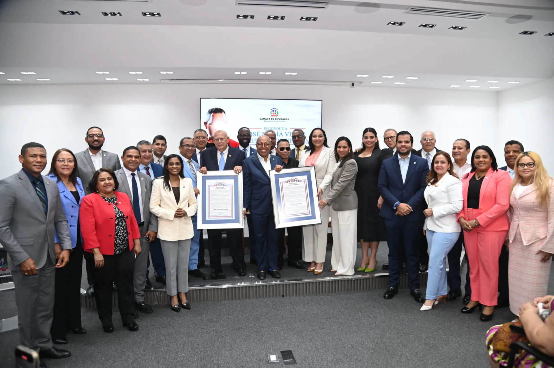 Diputados rinden homenaje a Joe Veras por sus aportes a la cultura dominicana