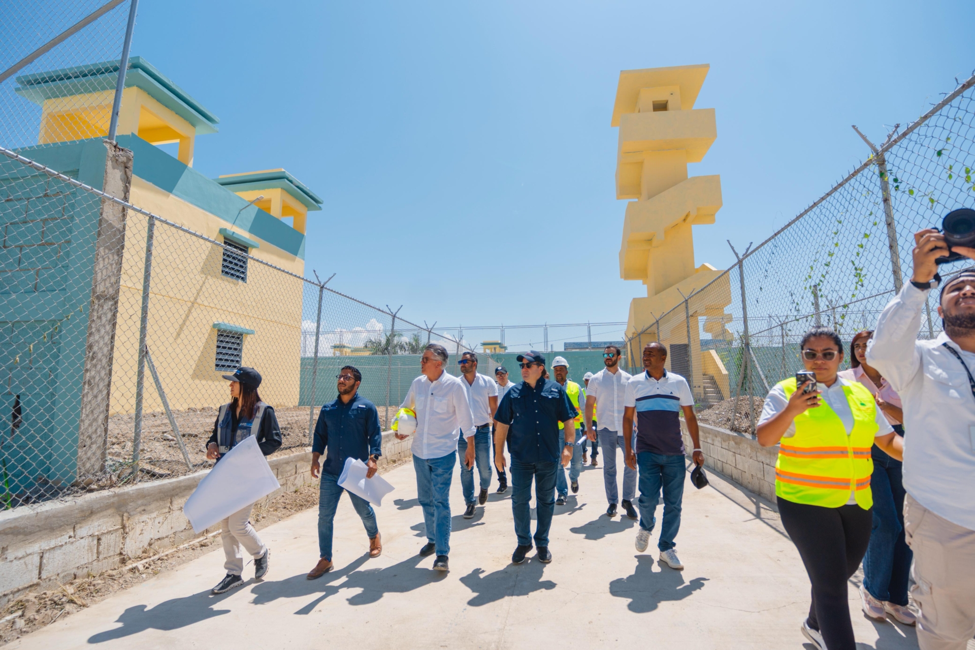 Paliza supervisa trabajos de construcción Centro de Corrección y Rehabilitación en San Juan