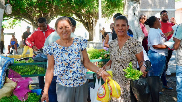 Bohechienses aprovechan pollos a RD$200 durante lanzamiento del programa “Inespre en la Provincia”