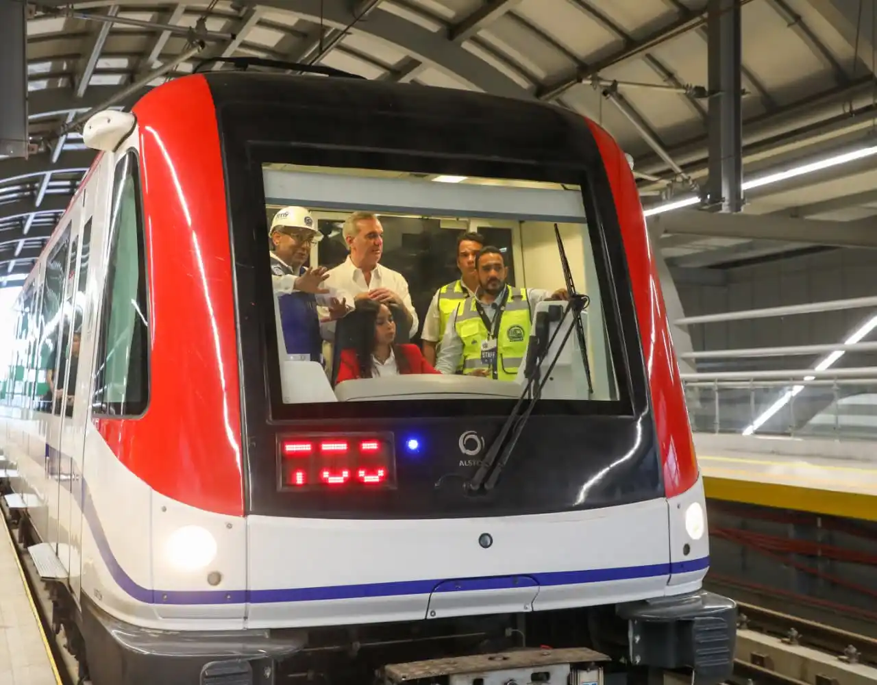 Abinader realiza recorrido en el Metro de Los Alcarrizos y anuncia que el abrirá al público en febrero de 2026