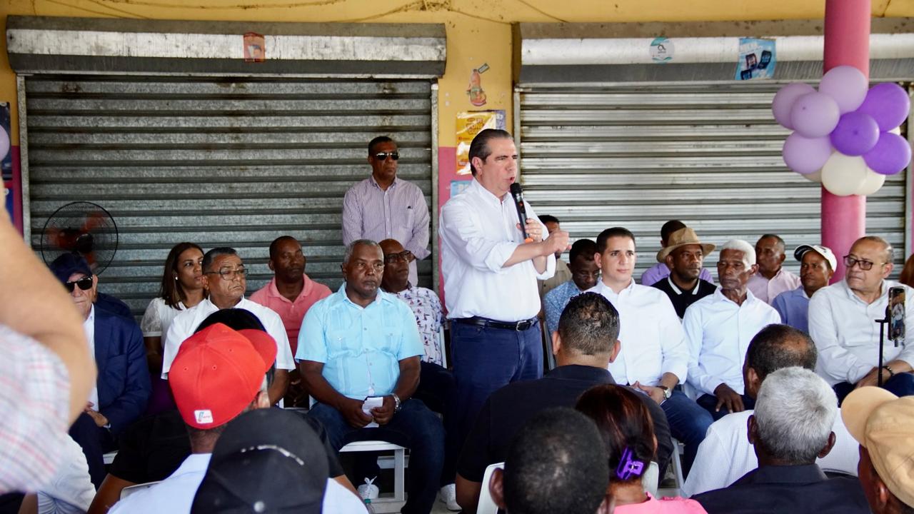 Francisco Javier García dice en Azua: “El gobierno inaugura obras incompletas y engaña al pueblo”