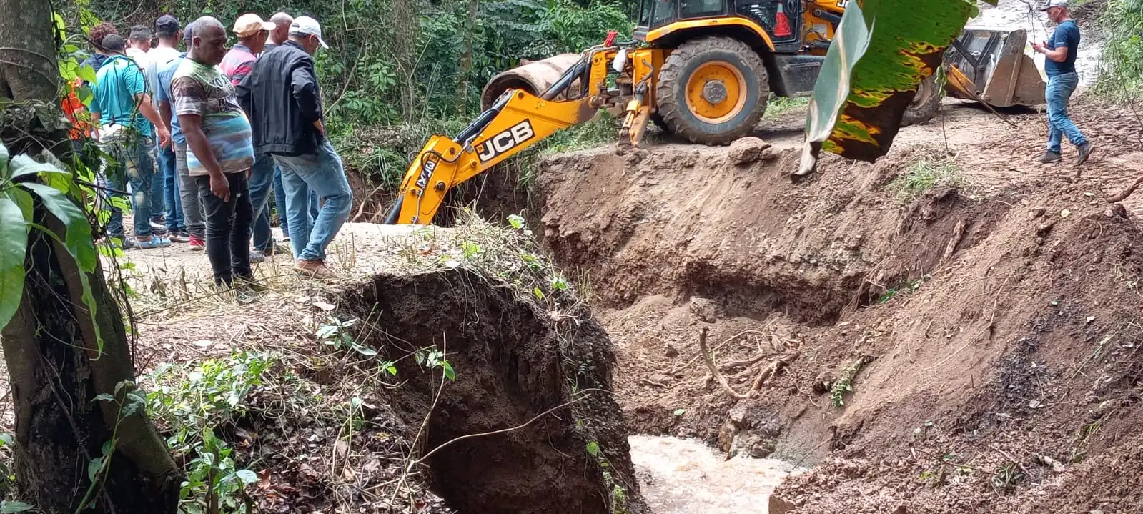 Colapso de carretera en Dajabón deja comunidades incomunicadas; avanzan trabajos de reparación