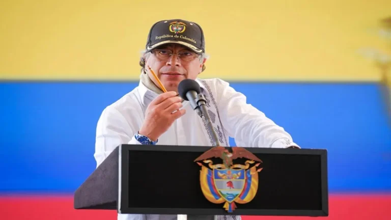 Petro rechaza matanza de presuntos narcotraficantes por EE.UU. y RD