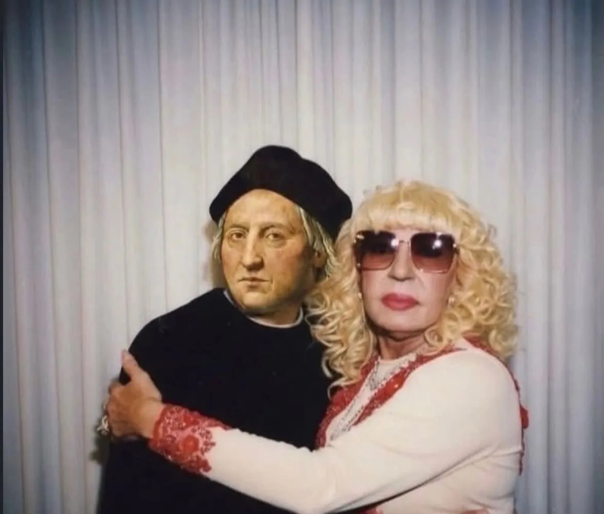 Fefita La Grande sorprende en su cumpleaños con una foto junto a Cristóbal Colón creada con inteligencia artificial