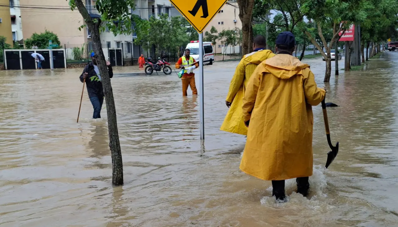 Inundaciones urbanas afectan Santo Domingo Este