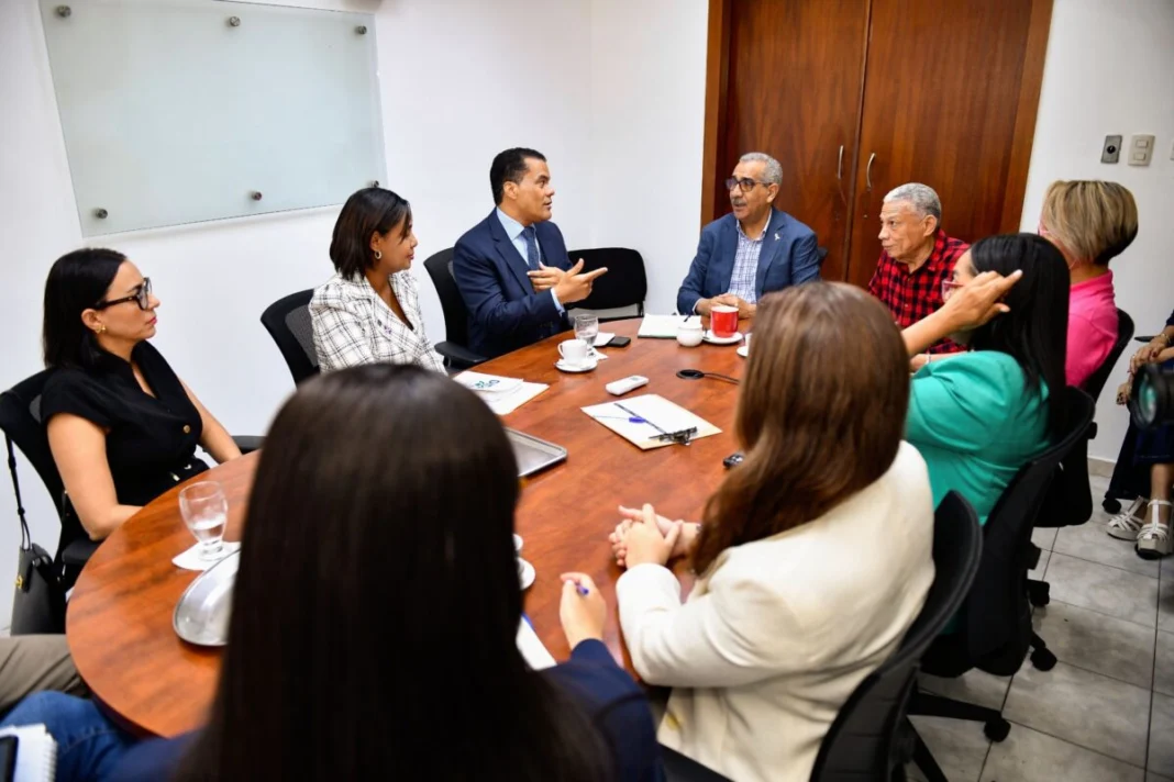 Las ARS no cumplen con normas que la mandan a comprar medicamentos en Dirección de Alto Costo