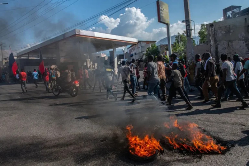 Haitianos lloran a víctimas de ataque con drones en barrio marginal controlado por pandillas