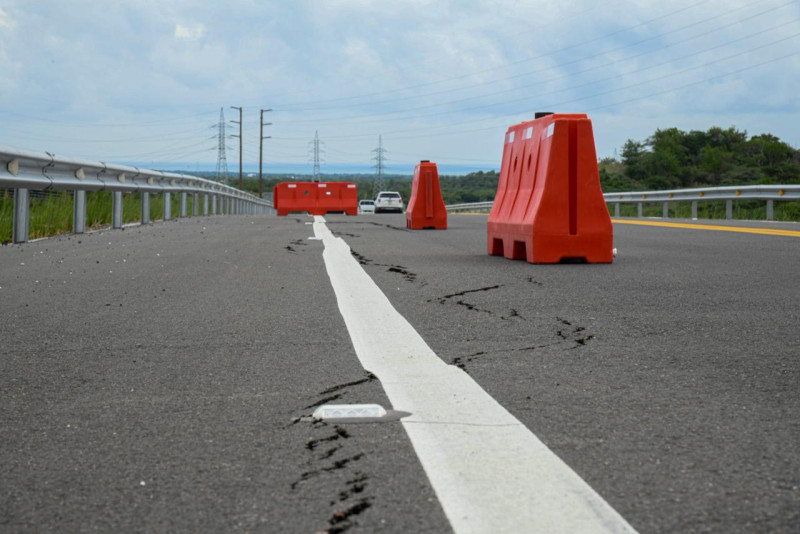 Tramo de nueva circunvalación de Baní registra grietas, tras dos meses y medio de ser inaugurada