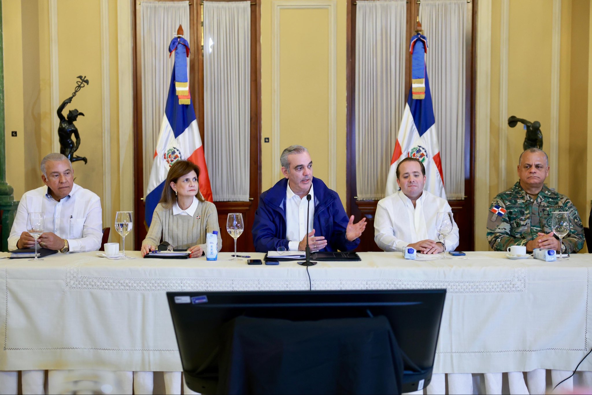 Gobierno suspende trabajo y docencia para este viernes por efectos de tormenta Melissa