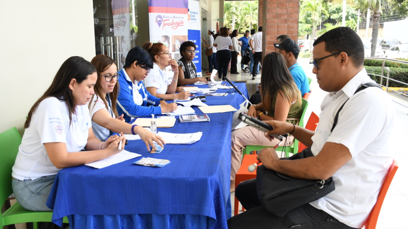 Anuncian jornada de empleos con 6 mil 811 vacantes