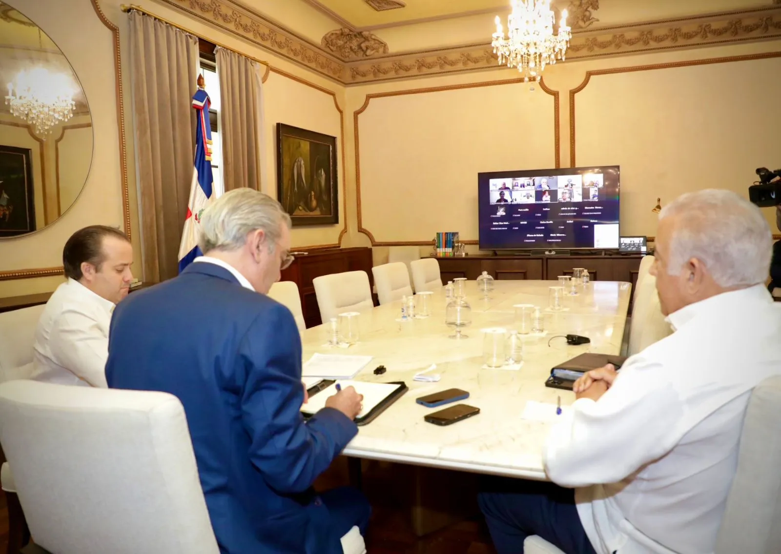 Abinader coordina con gobernadoras acciones de recuperación tras el paso de la tormenta Melissa