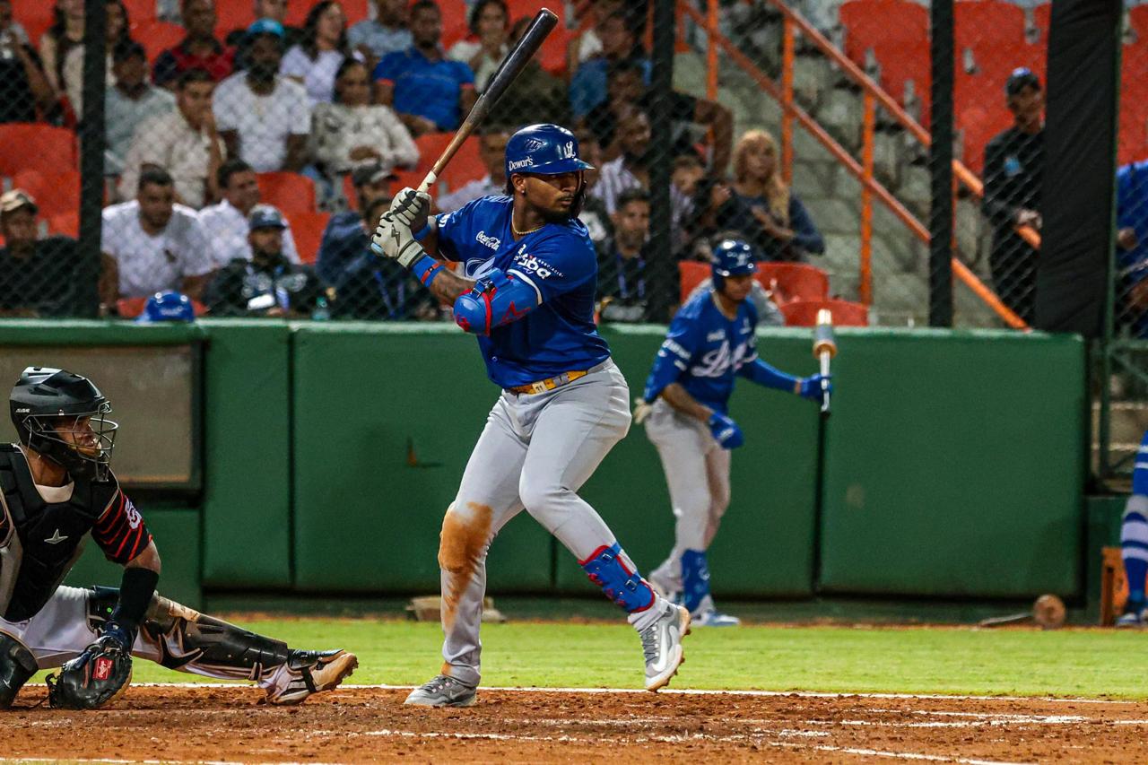 Tigres del Licey superan a Toros del Este en el «corral»
