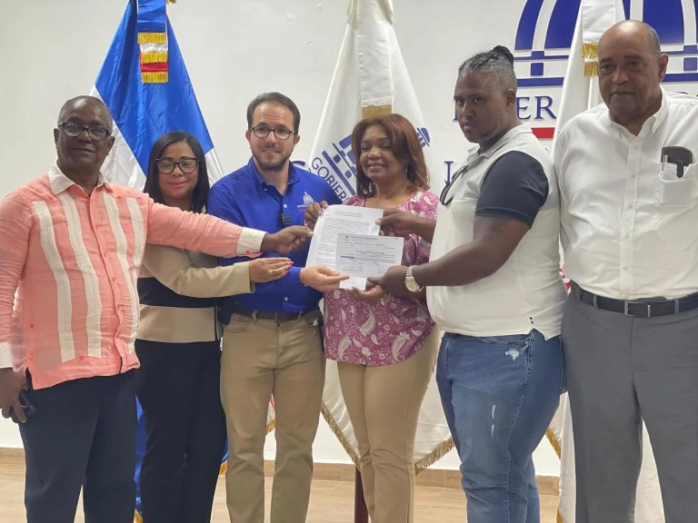 Gobierno otorga bono a 30 productores seleccionados en convocatoria de San Juan.