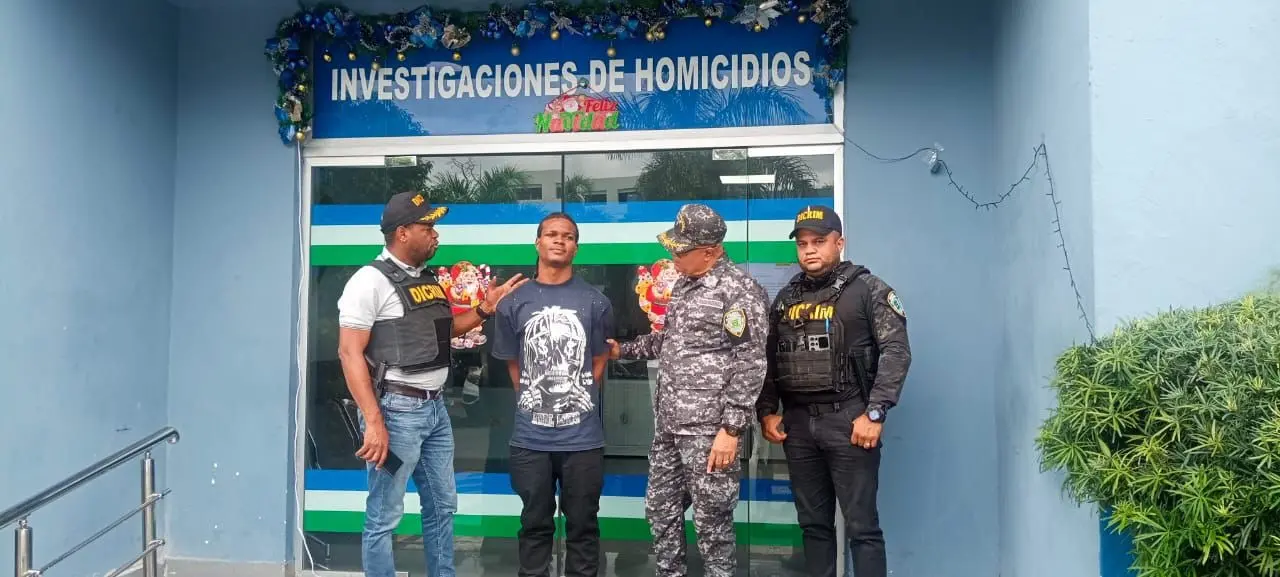 Se entrega al DICRIM joven vinculado en la muerte de un comerciante en San Cristóbal