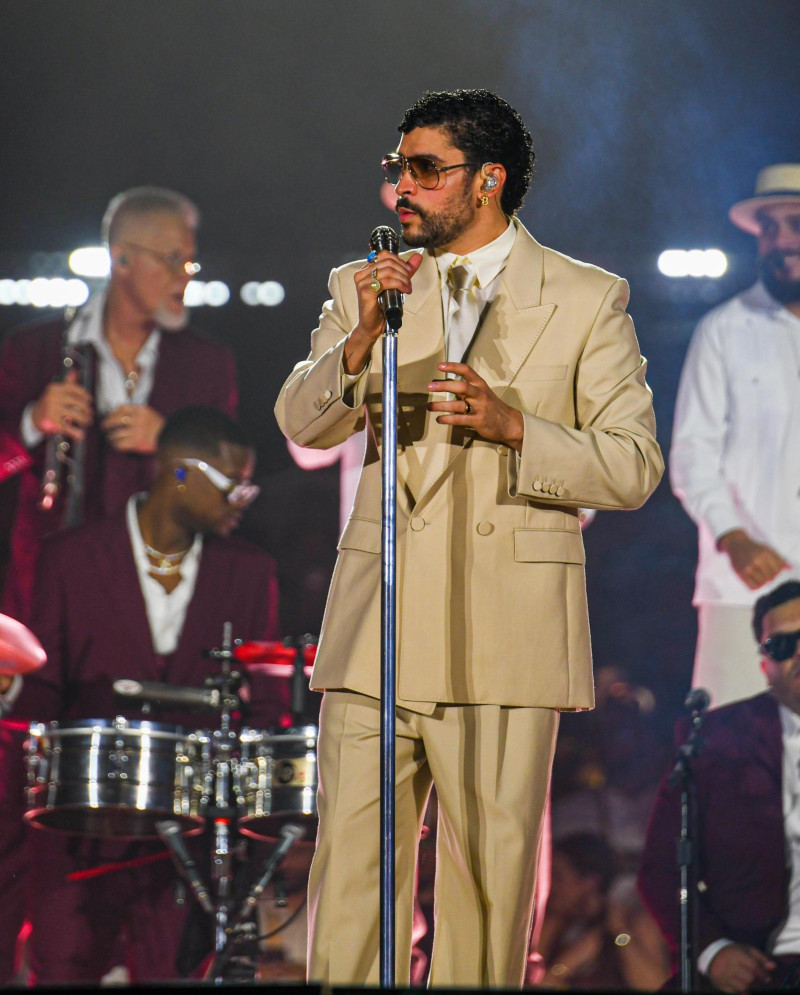 Bad Bunny inicia su gira en RD con un público que llegó desde distintas partes del mundo