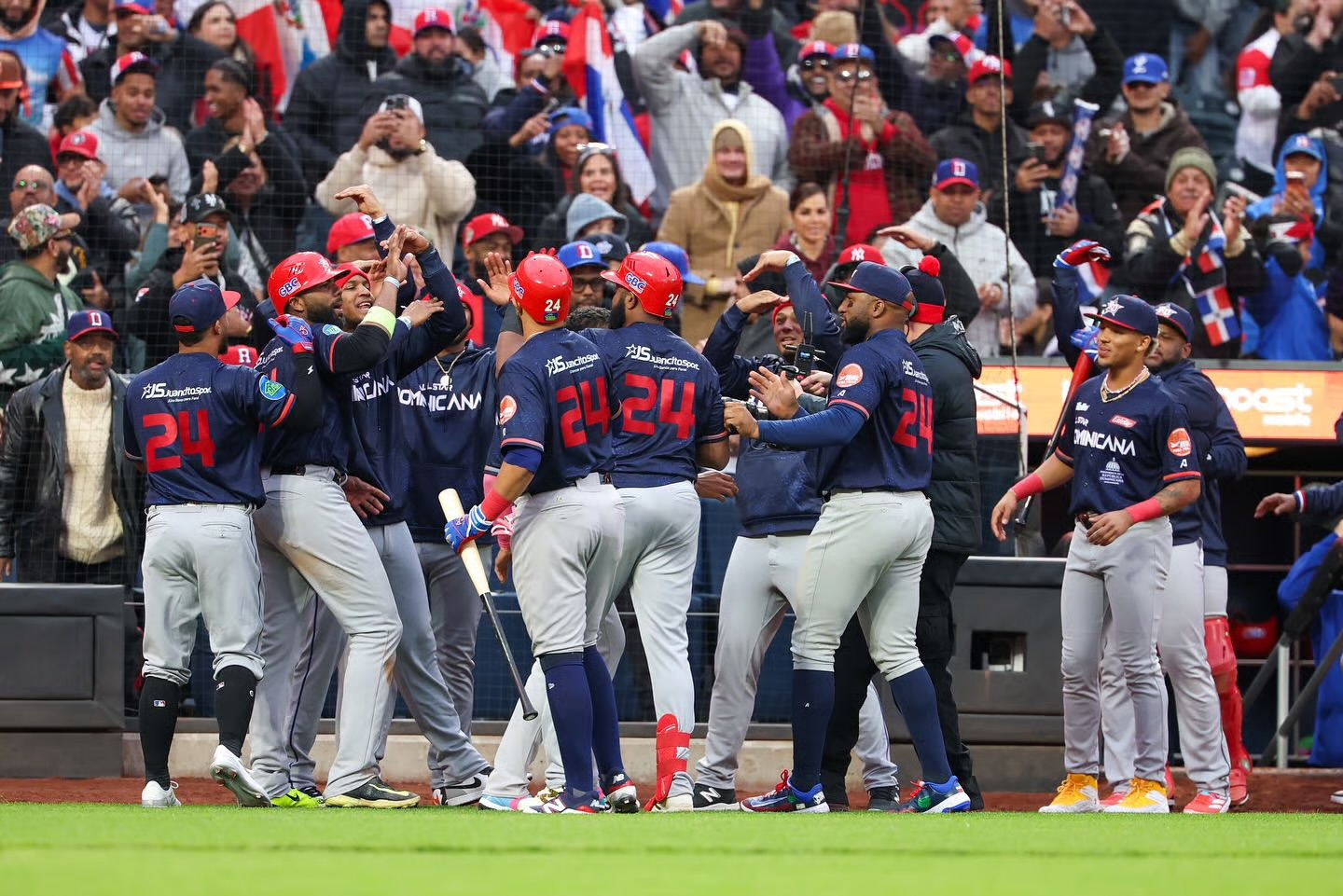 Dominicana domina a Puerto Rico 6-2 en un electrizante duelo en Citi Field