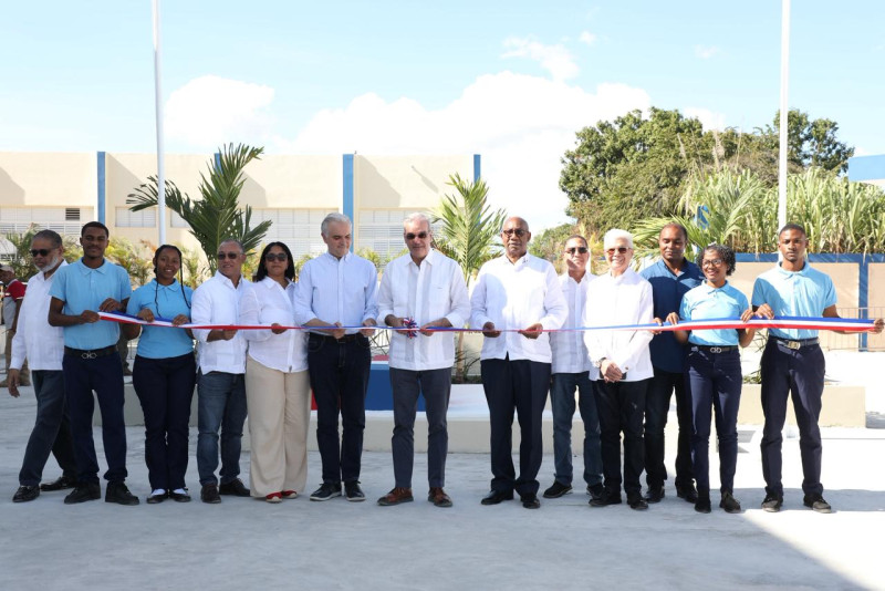 Presidente Abinader inaugura Liceo Experimental UASD en Elías Piña