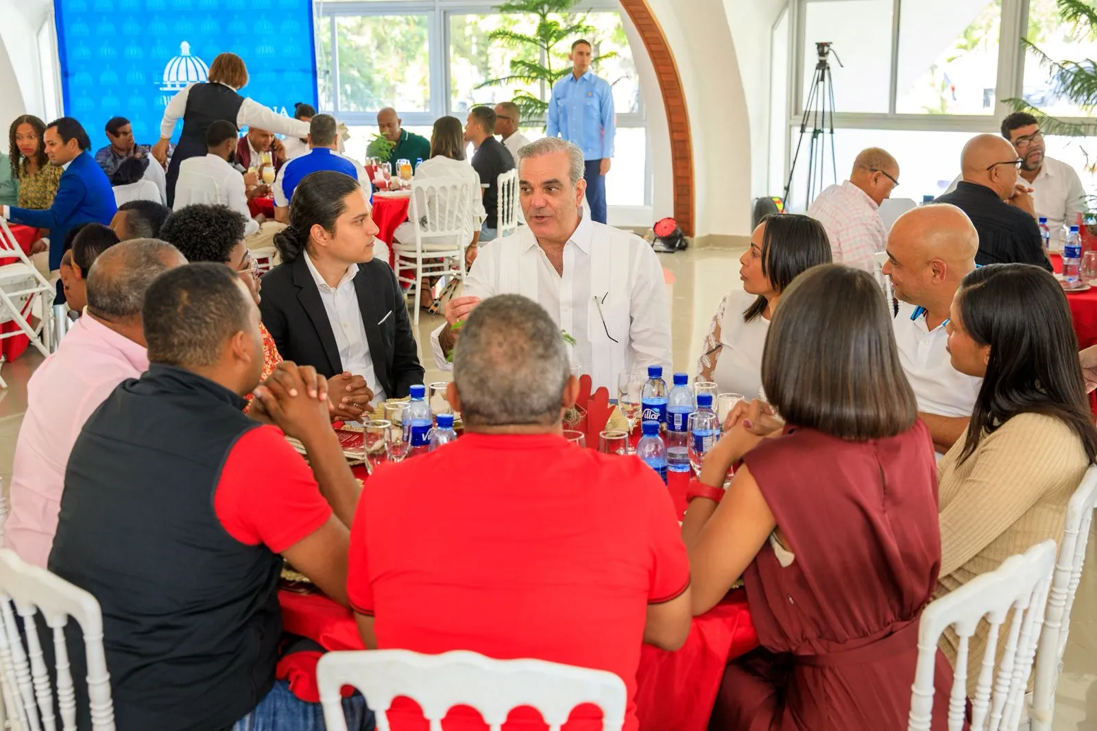 Abinader resalta trabajo de periodistas que cubren la fuente del Palacio Nacional