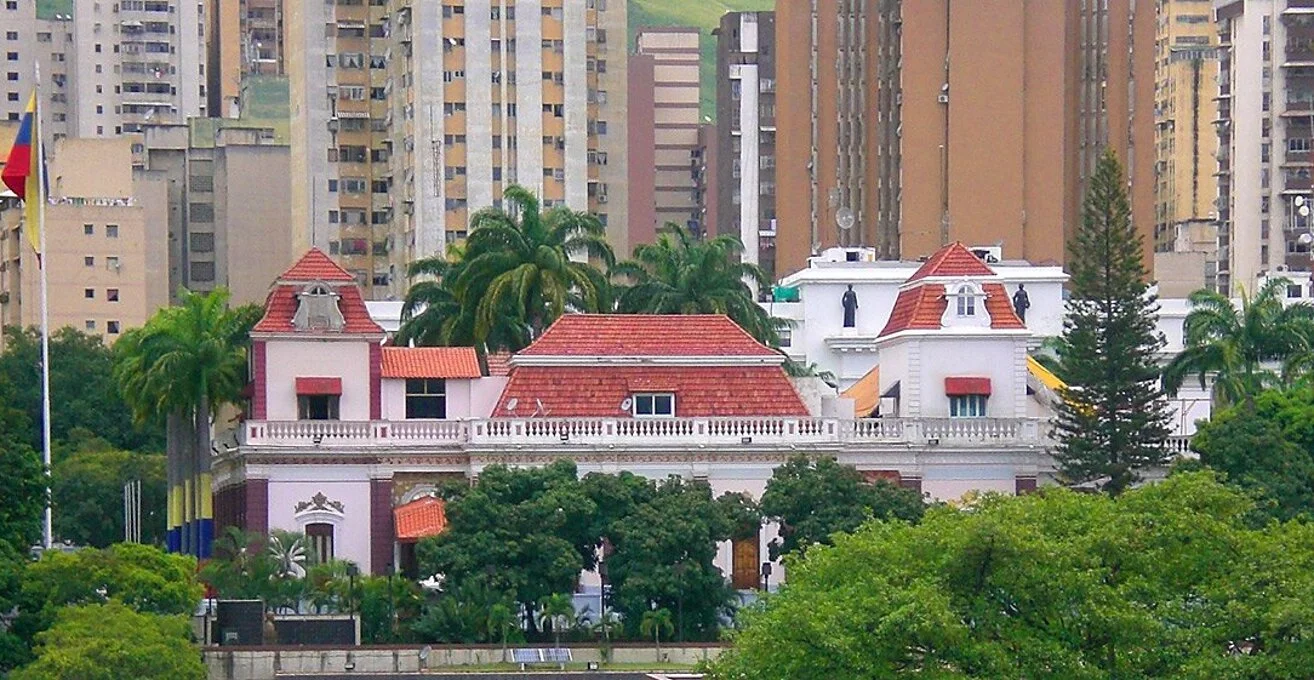 Reportan fuerte tiroteo en los alrededores del palacio presidencial de Venezuela