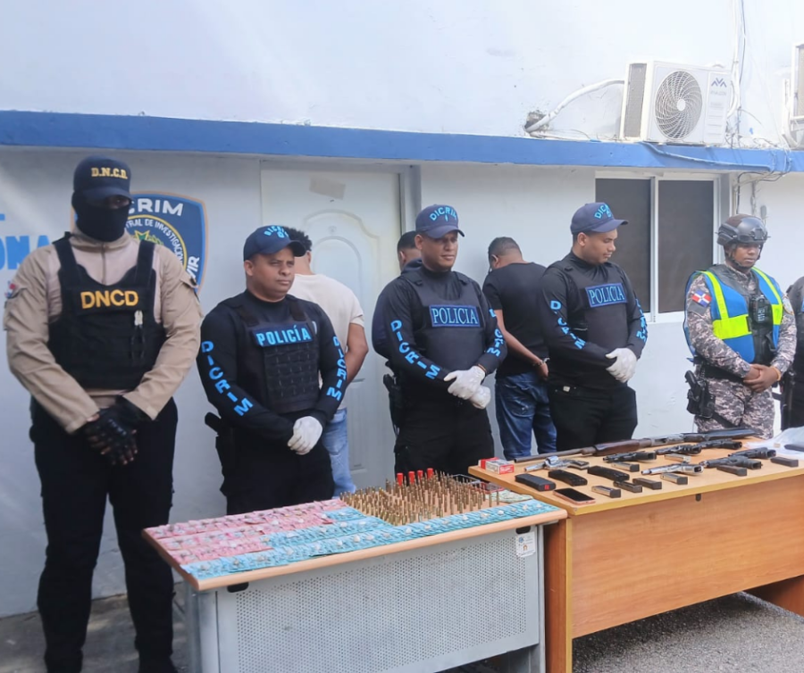 Tres arrestados y arsenal de armas incautado en operativo conjunto en Barahona