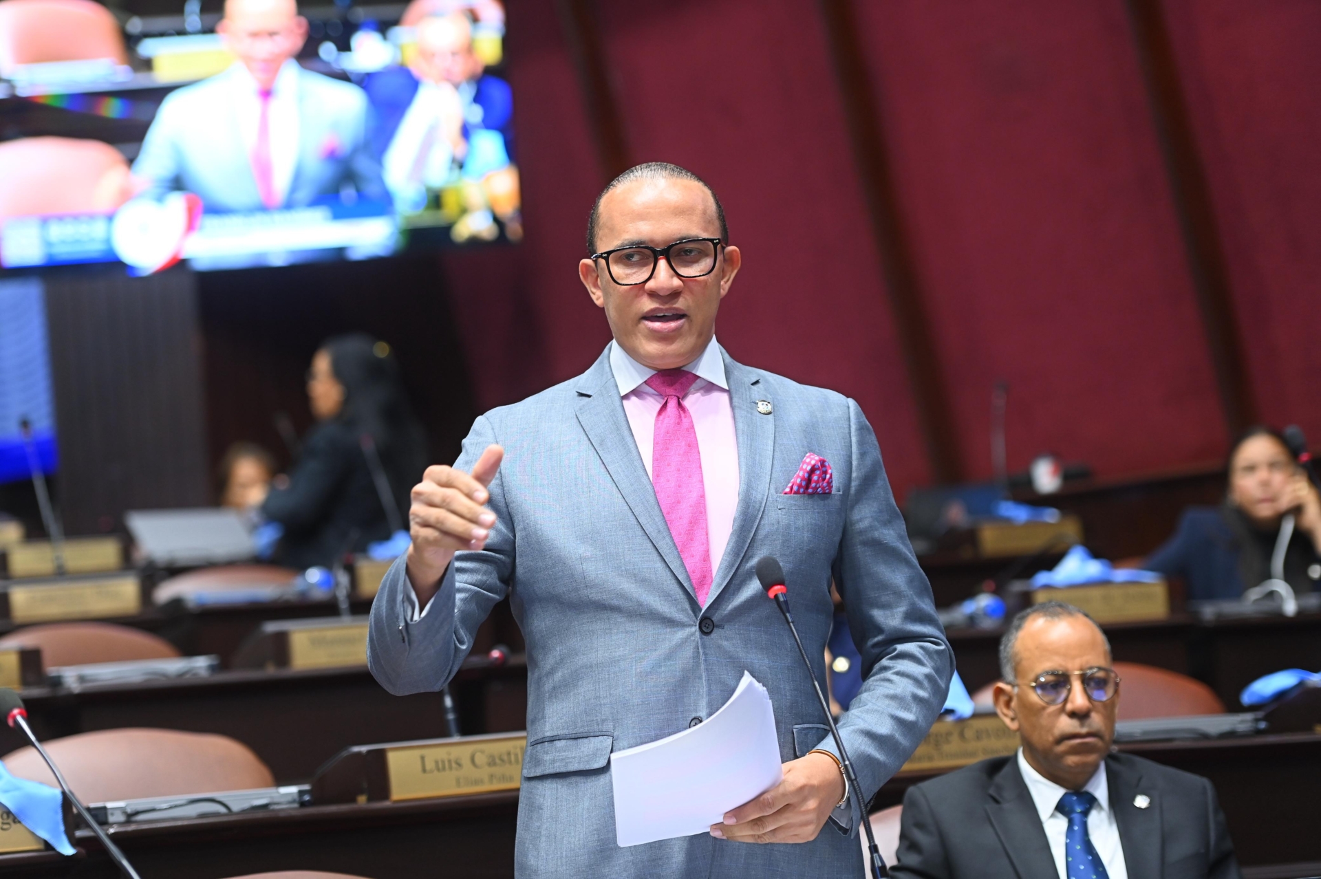 Diputados aprueban proyecto para ampliar carretera Baní–San Juan, iniciativa de Frank Ramírez
